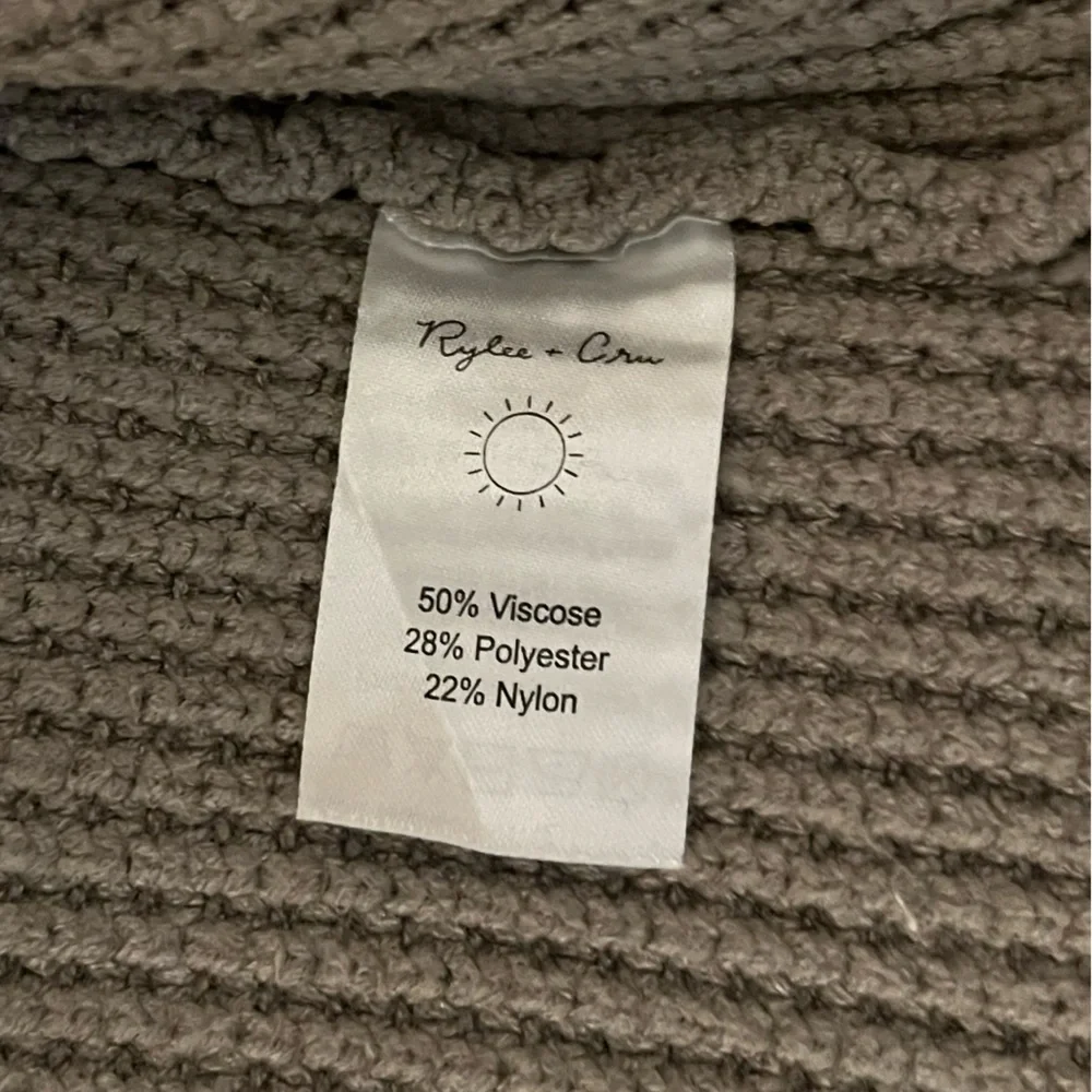 Rylee + Cru Gray Knit Sweater - Picture 5 of 6